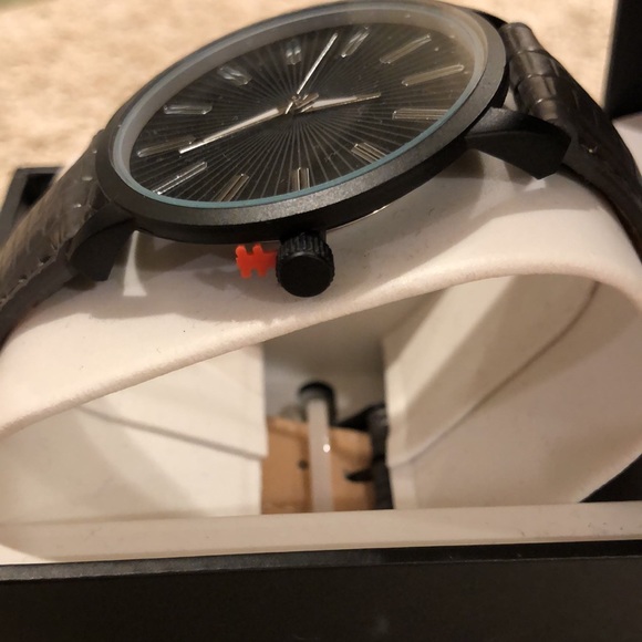 Watch - Picture 2 of 5